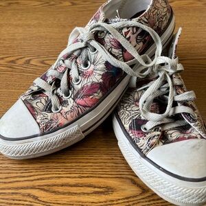 Converse Black, pink and Cream Sneakers with Iconic Design size 7.5